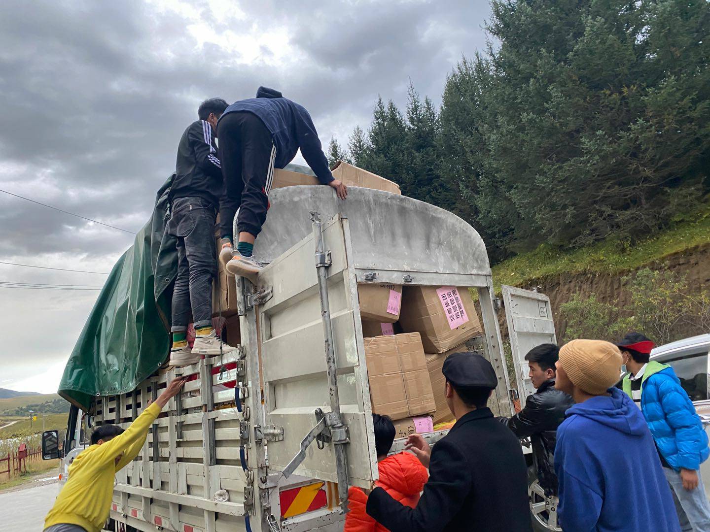 海口曾伟网络安全技术有限公司公益回顾丨家国同欢月同圆 温暖满载甘孜州(图5)